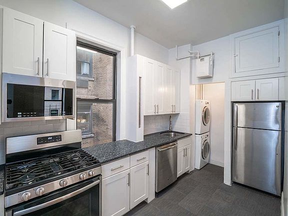 3rd image of 957 Park Ave APT 3W