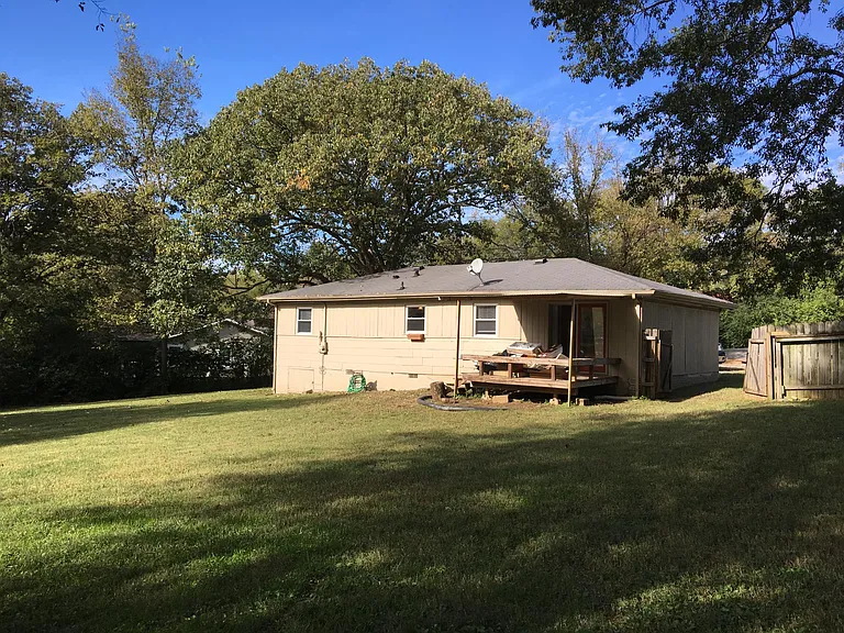 640 Yowell Ave — Photo 18