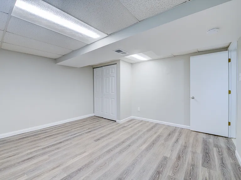The lower level flex room has a closet.