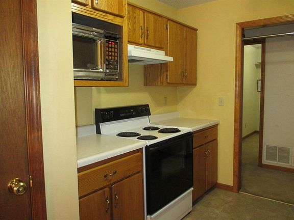 3rd image of 318 Clydesdale Cir