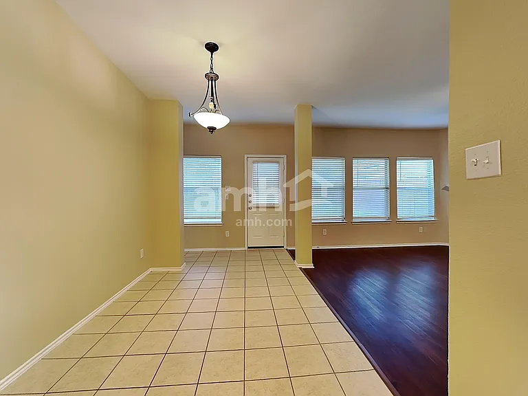 1003 Utopia Ln — Photo 5