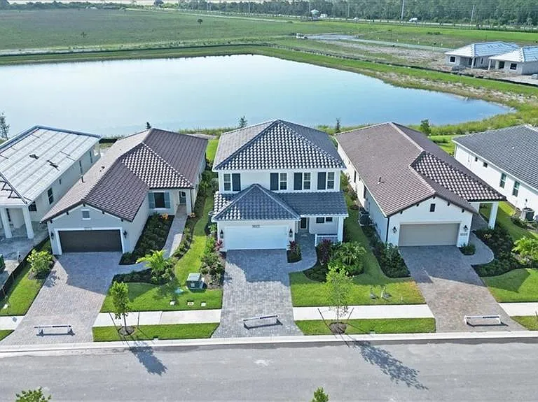 4652 Centaurus Cir — Photo 42
