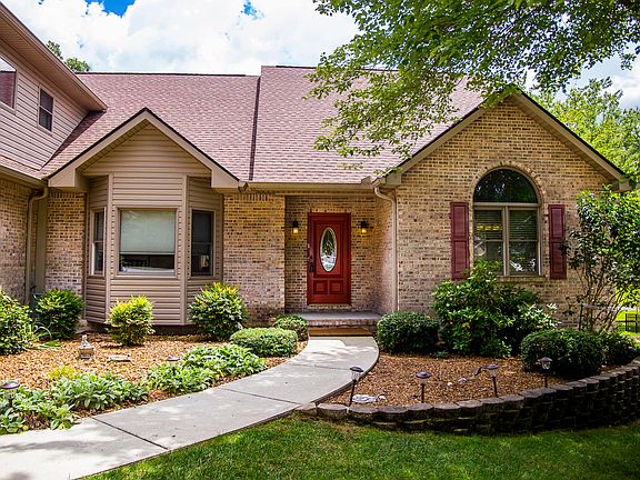 2nd image of 27 Westridge Cir