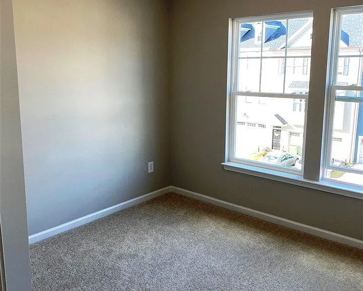 1013 Larabee Ln — Photo 14