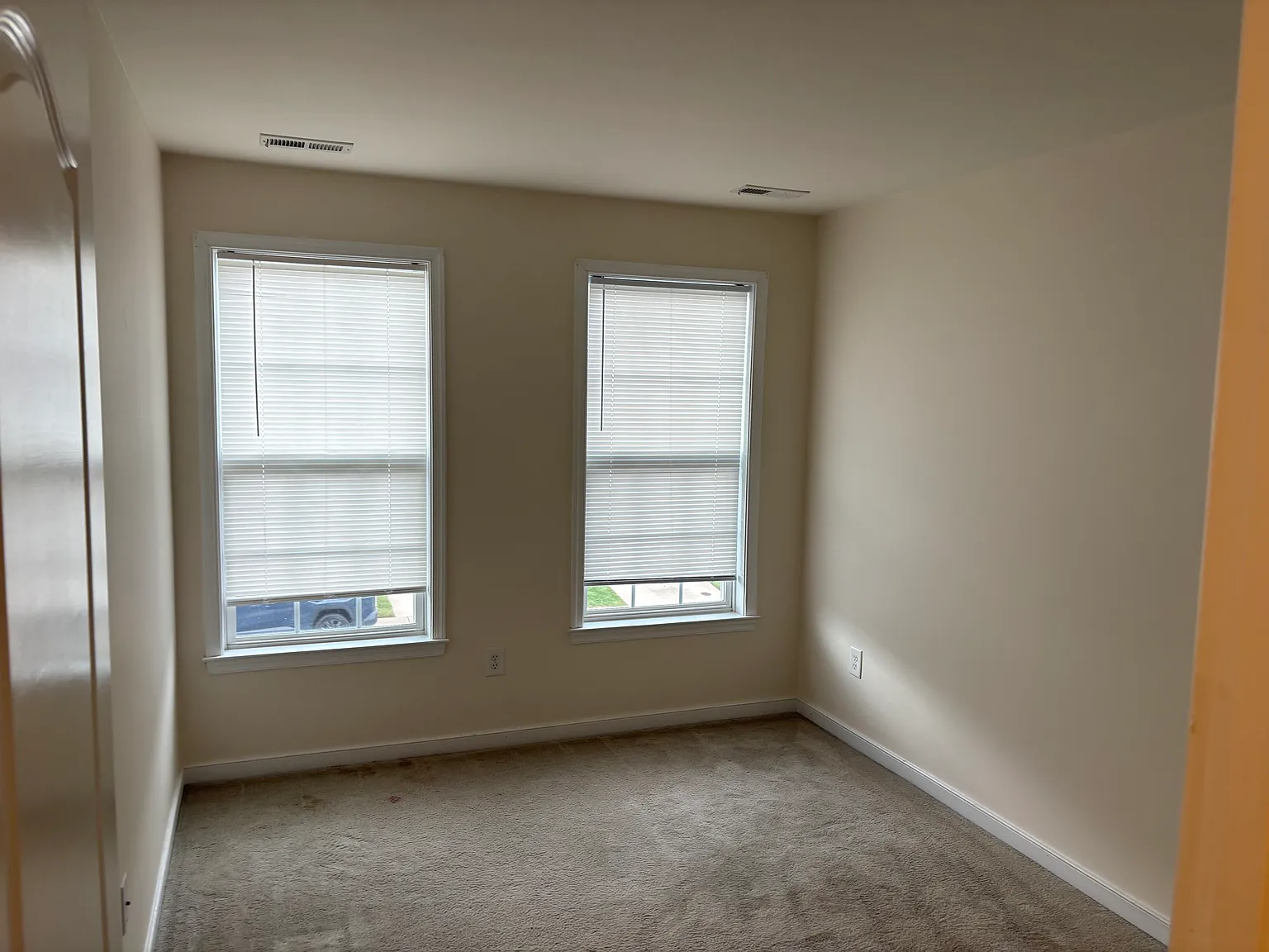 3 bed, 2.5 bath, 1428 sqft, $2,100 — Photo 3