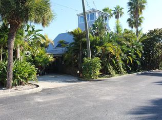 33 44th Ave, Saint Pete Beach, FL 33706