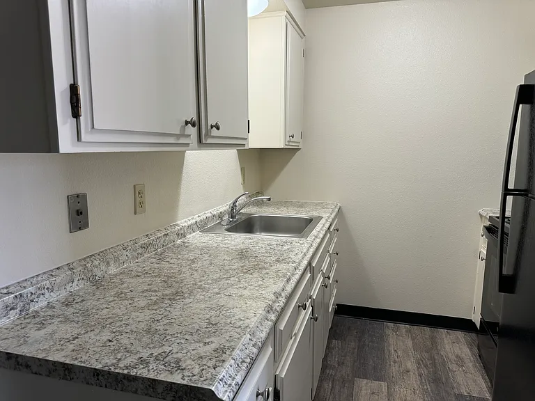 Middle Grove Apartments — Photo 4