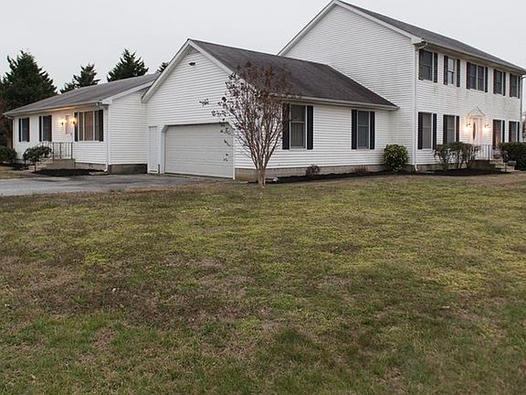 3rd image of 104 S Winding Brooke Dr