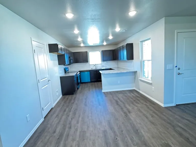 4207 Sunset St — Photo 4