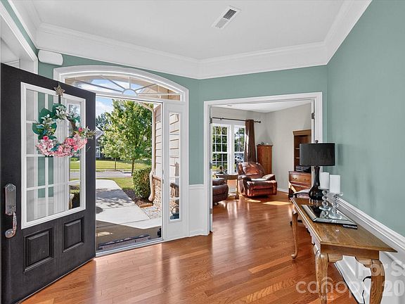 5th image of 35168 Carnation Ln