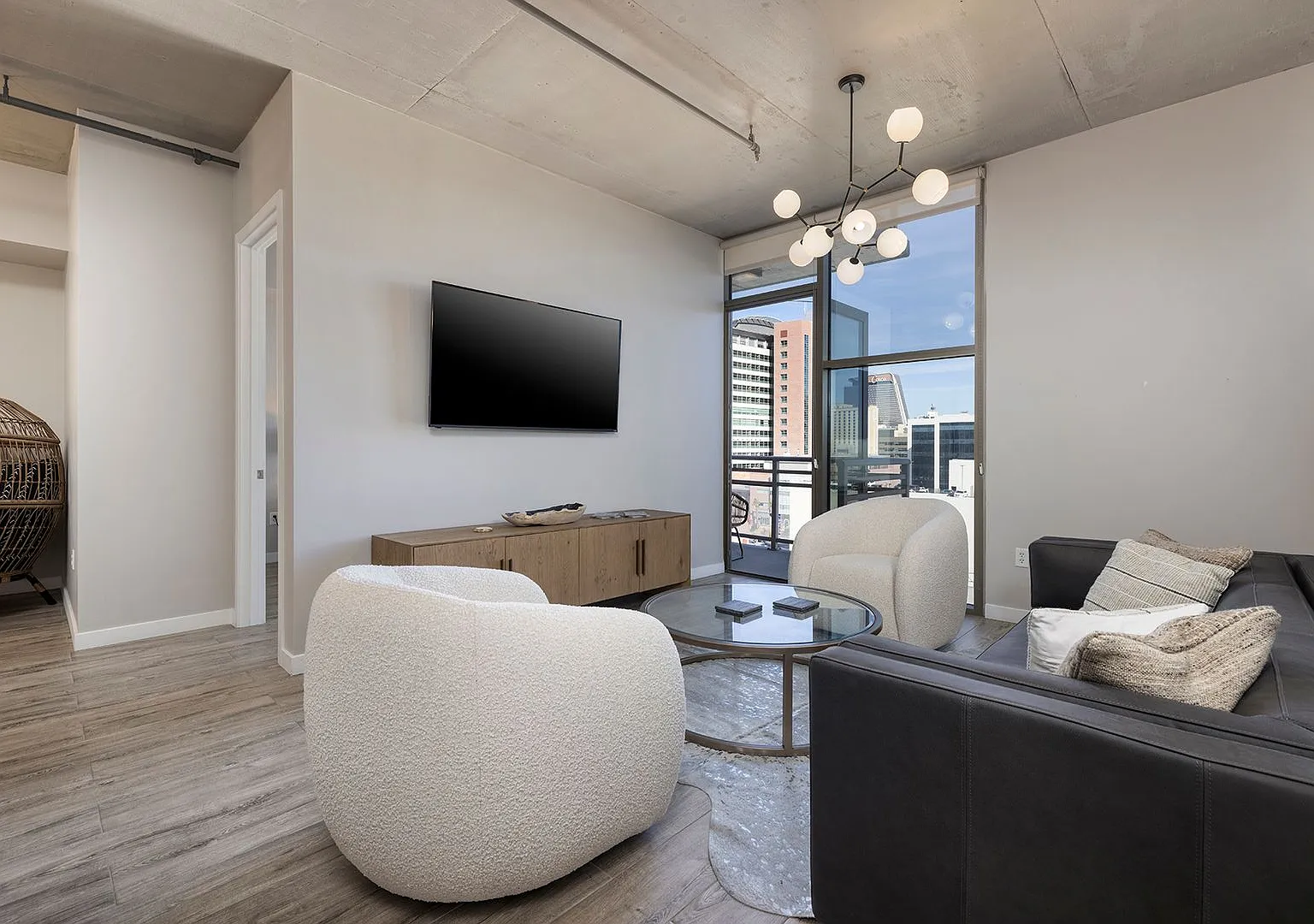 Fully Furnished - Juhl - 2 Bedroom 2 Bath With 2 Parking Spaces — Photo 2