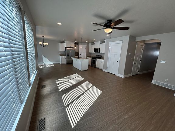 3rd image of 4913 W Yellow Topaz Dr