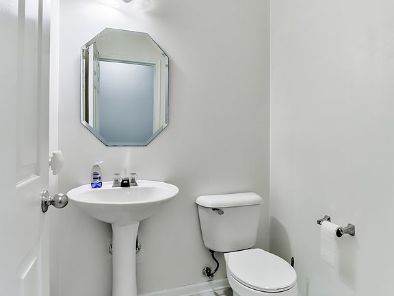 5th image of 958 Creekside Ct