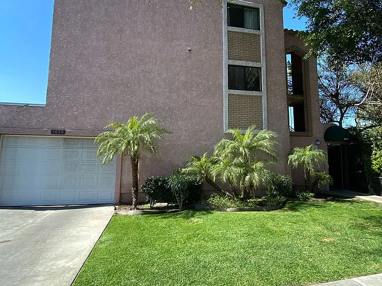 1039 Junipero Ave — Photo 1