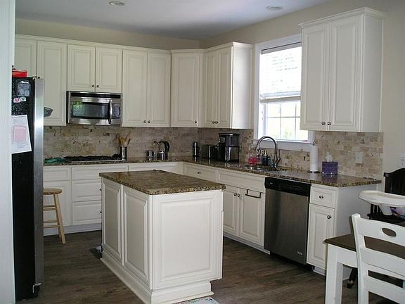 5th image of 900 River Valley Dr