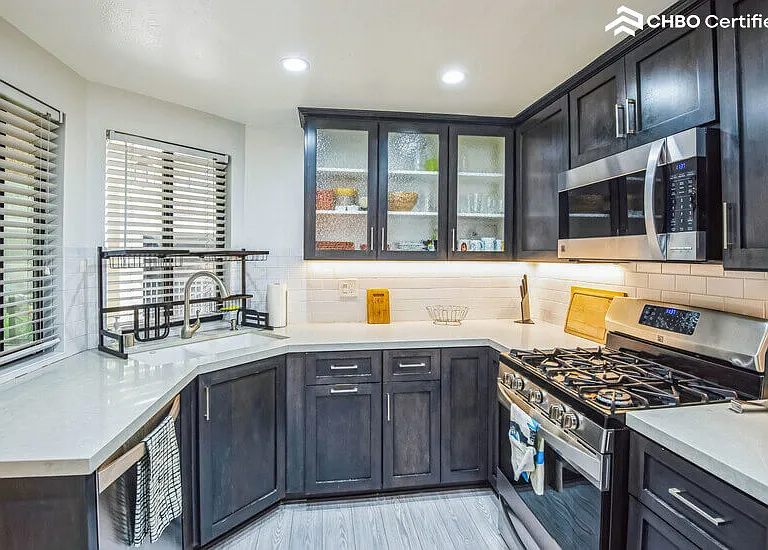 1942 Grace Ave #217 — Photo 5