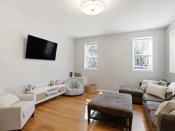252 E St #1, Boston, MA 02127