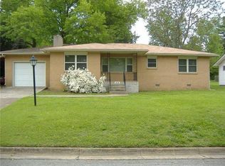 1212 W Pine St, Rogers, AR 72758