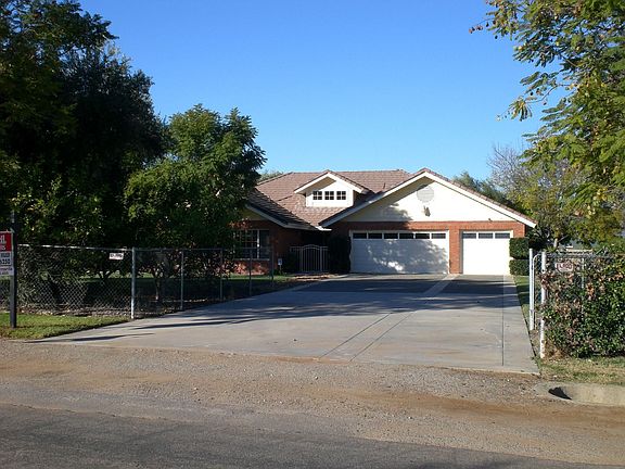 Home Sits Far From Street