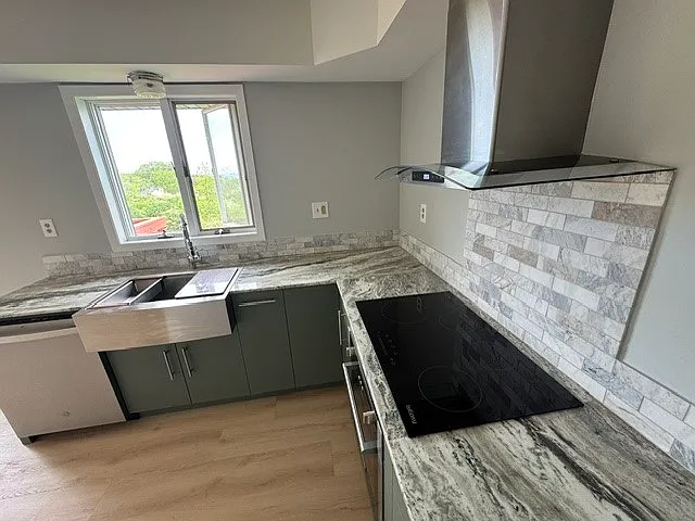 3 bed, 2.0 bath, 1400 sqft, $2,400 — Photo 2