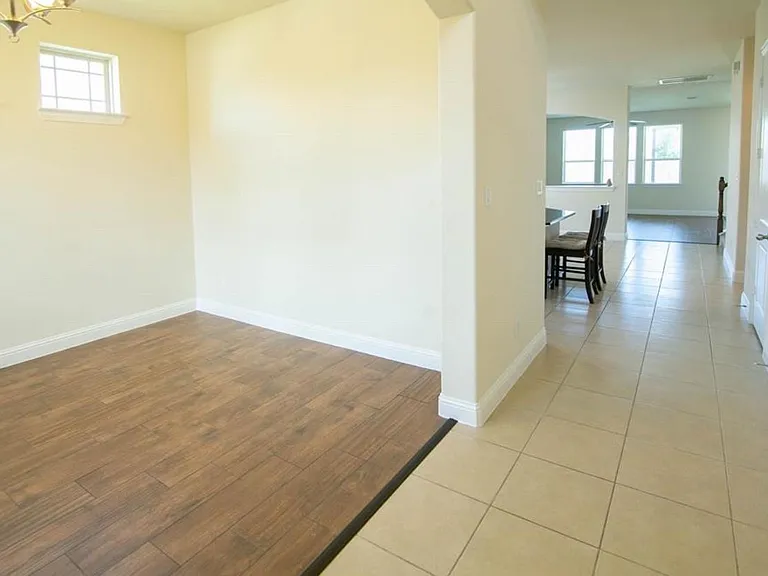 1327 Graham Trace Ln — Photo 8