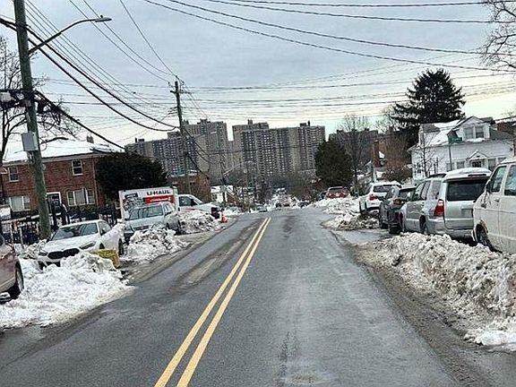 Exterior Neighborhood (street photo)
