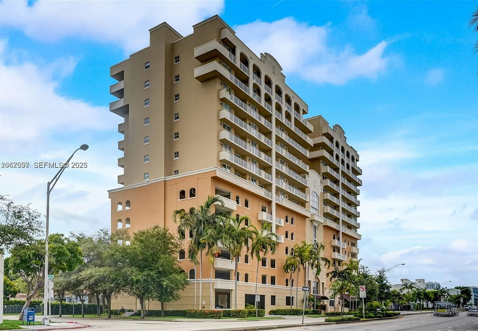 Catalonia Condo — Photo 1