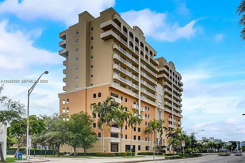 2425 SW 27th Ave #806 Photo 1