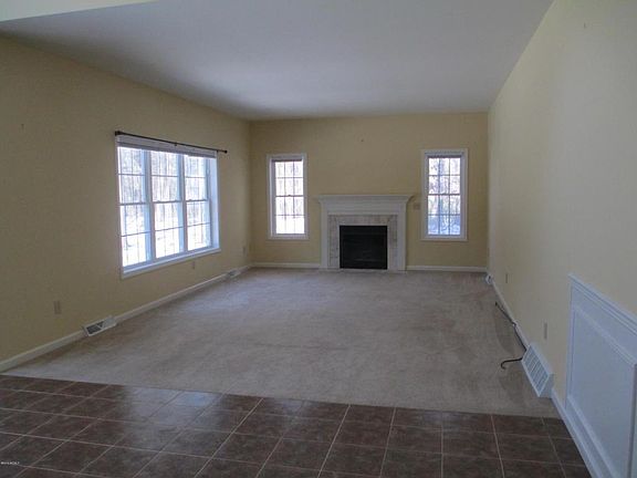4th image of 14 Creekside Dr