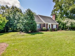422 Mountain View Dr, Seneca, SC 29672