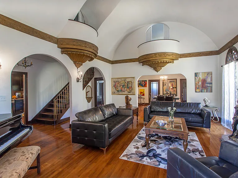 3512 Crestmont Ave — Photo 3