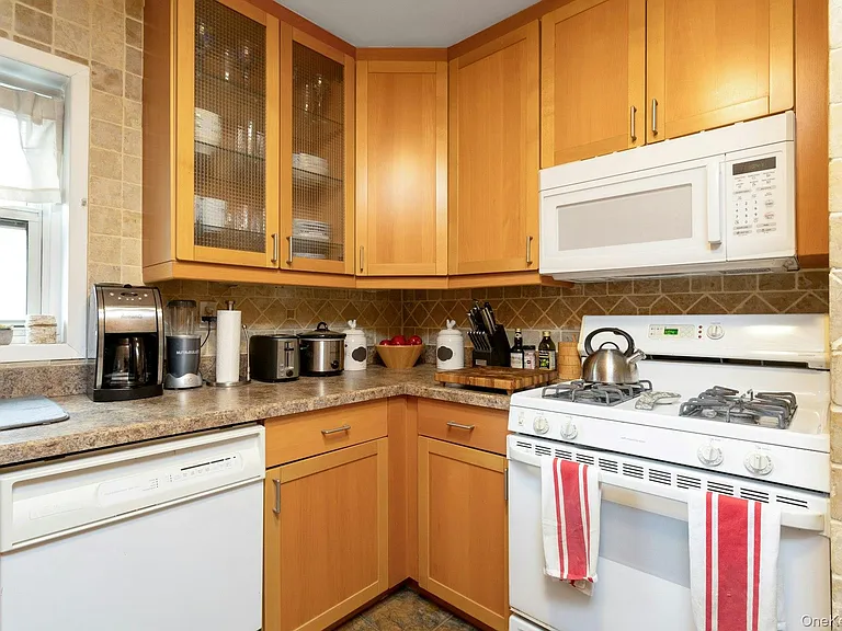 330 S Broadway #B2 — Photo 11
