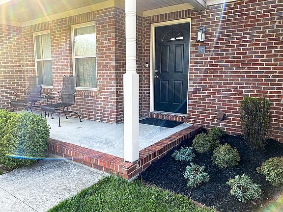 2nd image of 812 Eagle Crest Dr