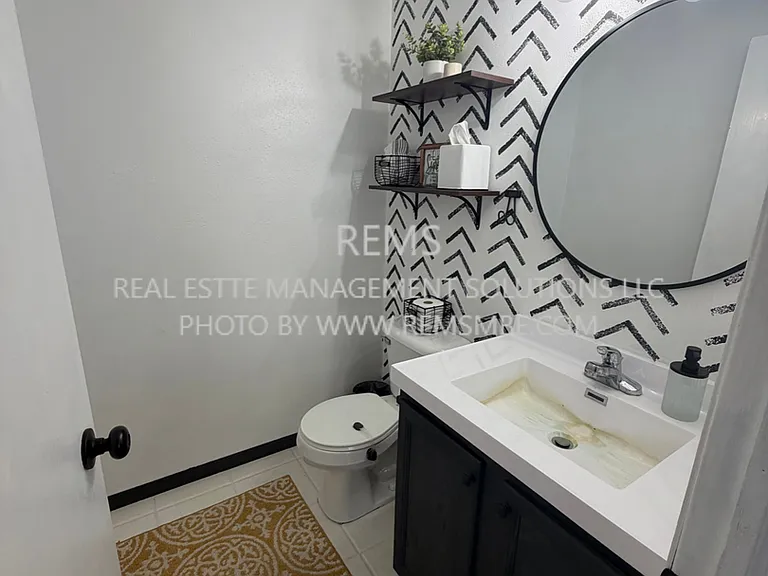 815 Island Ct #1 — Photo 8