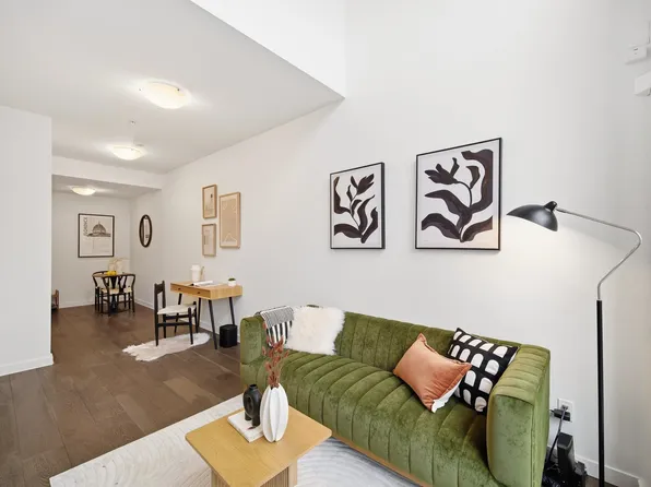 10788 Whalley Blvd #124, Surrey, BC V3T 0G1