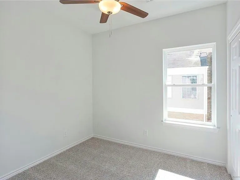 11623 Waldemar Dr — Photo 11