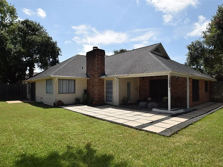 22922 Glenover Dr — Photo 30