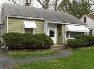 566 Farnum St, Aurora, IL 60505