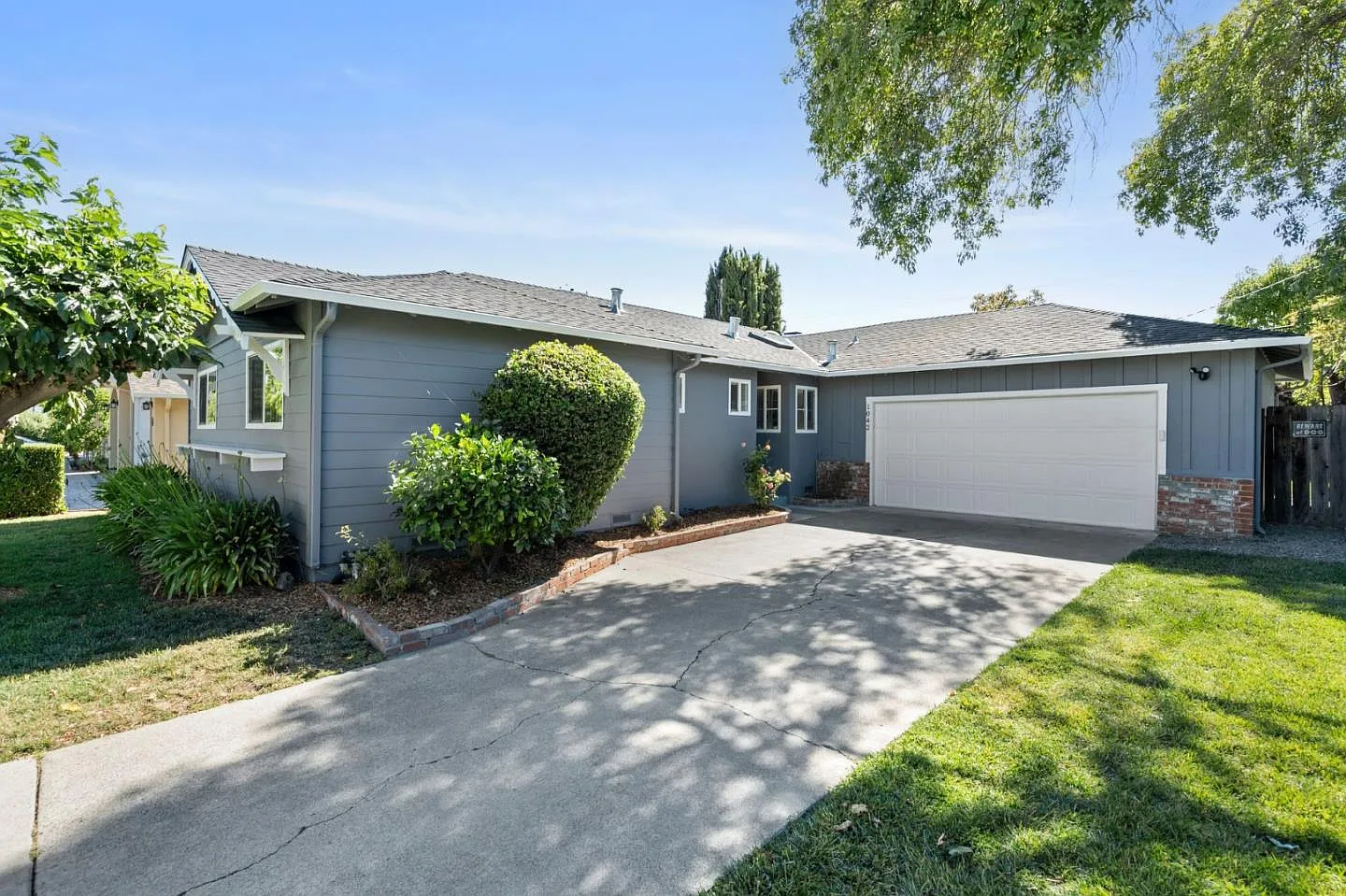 1042 Alderbrook Ln photo 1