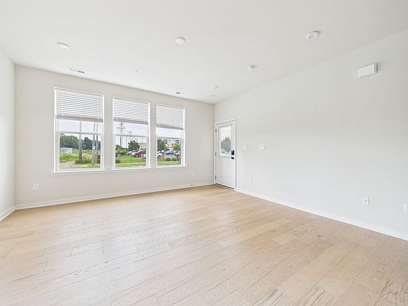 5th image of 1900 Roseneath Rd #10B