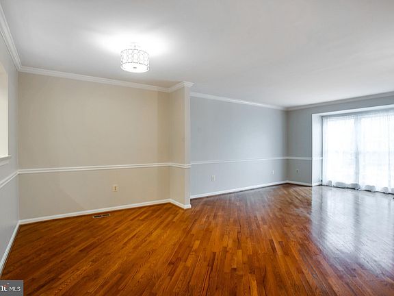 5th image of 4126 Hampstead Ln