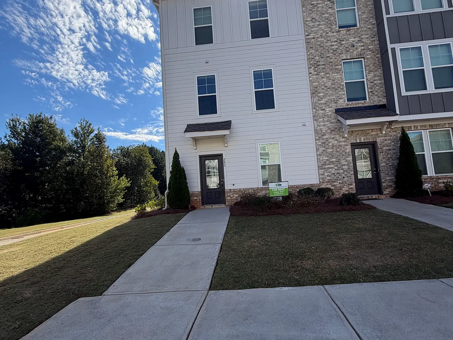4 bed, 3.5 bath, 1800 sqft, $2,500 — Photo 3