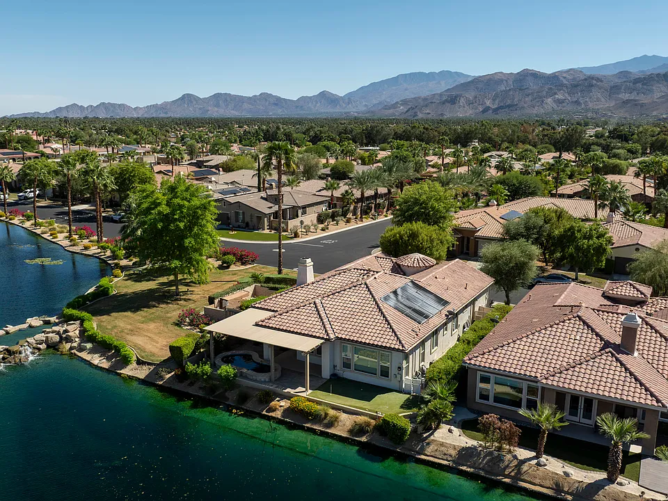 59 Shoreline Dr