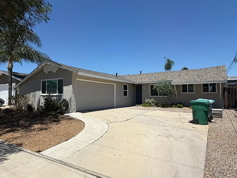 6315 Lake Arago Ave — Photo 1