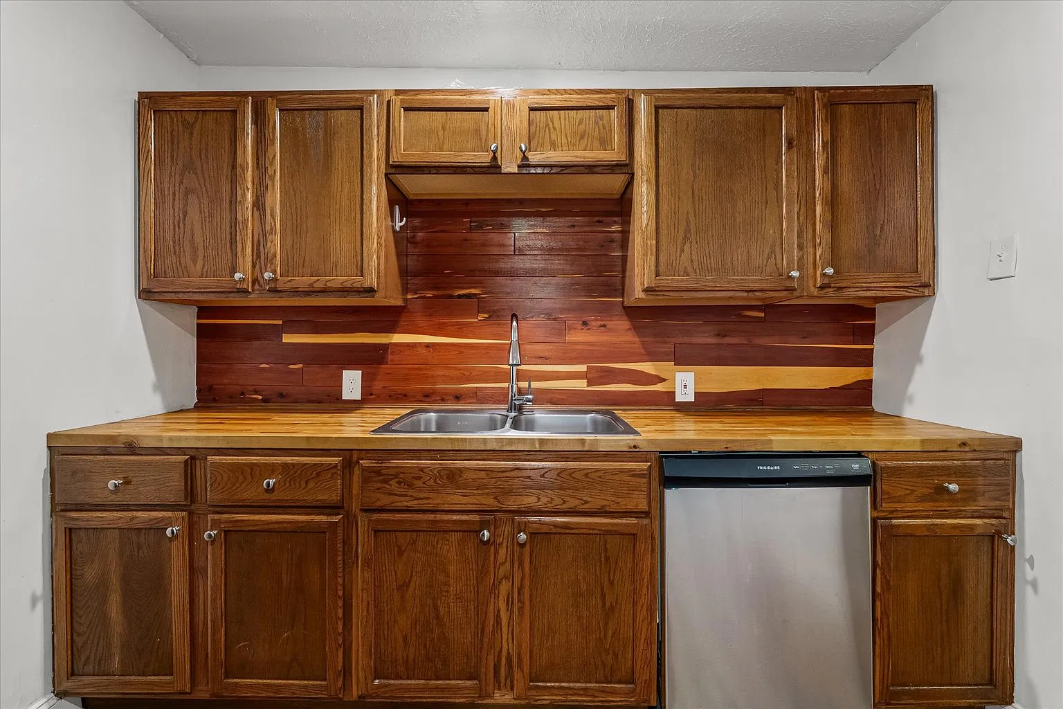 3 bed, 1030 sqft, $1,700 — Photo 1
