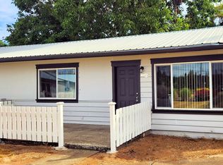 Refurbished 2 Bed 1 Bath with W/D in unit - close to Elk Rock, Max, on bus line, Milwaukie, OR 97222