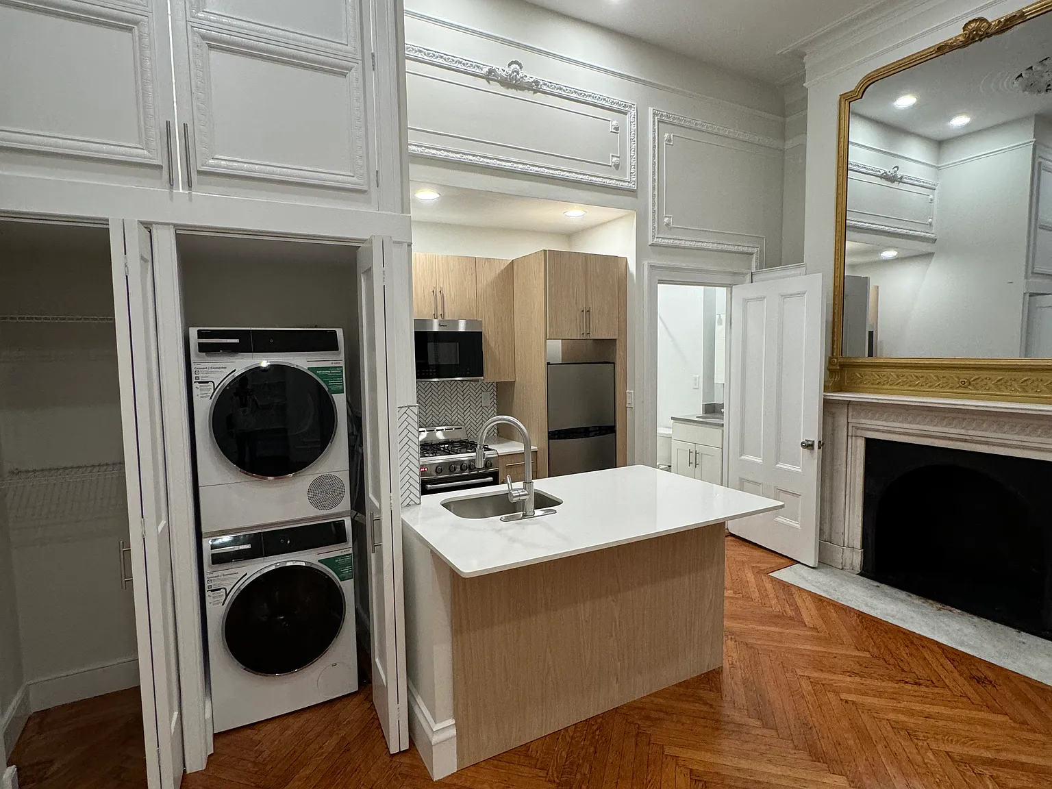 Studio, 600 sqft, $2,850 — Photo 3