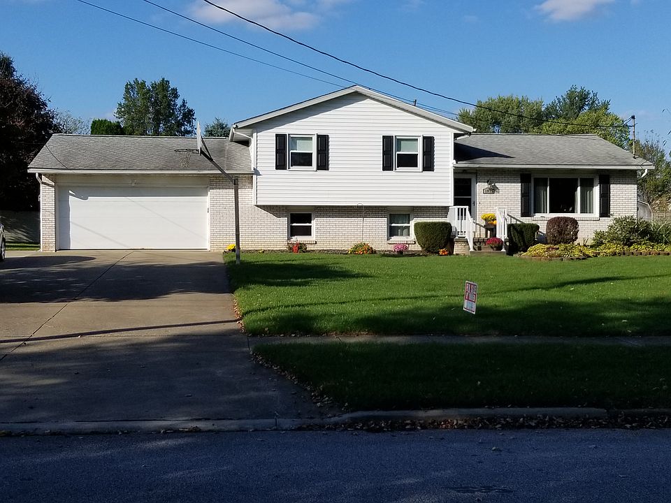 1st image of 1979 Lakeview Dr