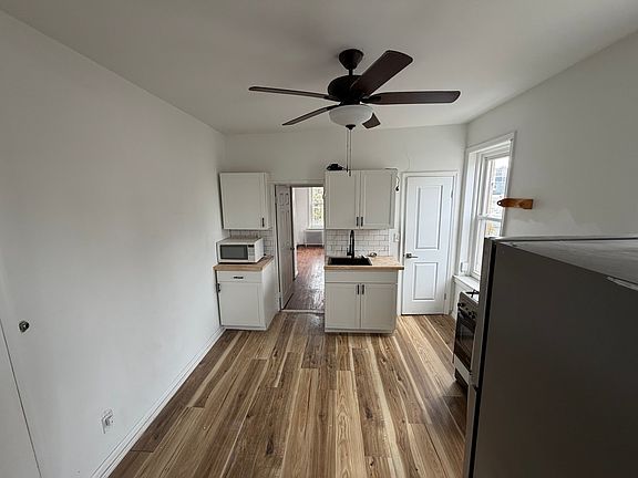 3rd image of 680 Summit Ave #7