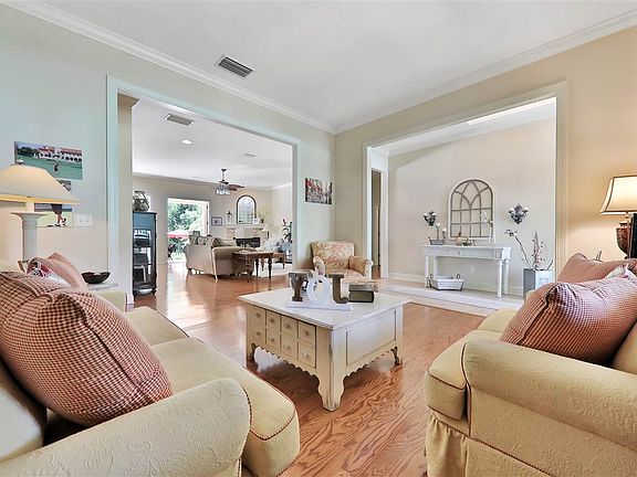 5th image of 1751 Colonial Dr